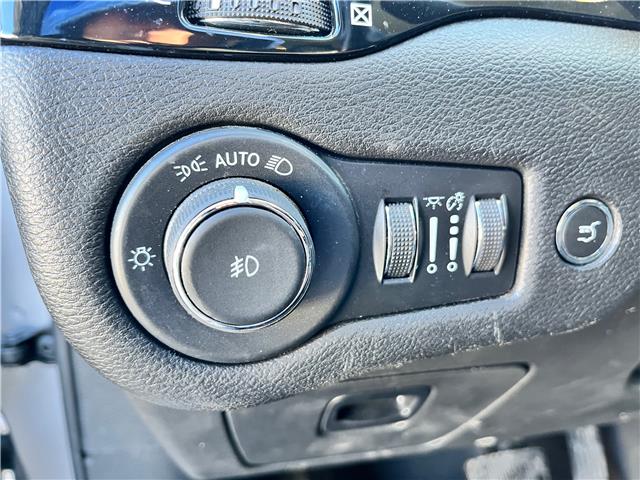 2021 Jeep Cherokee Altitude (Stk: 06019H) in Sarnia - Image 10 of 24