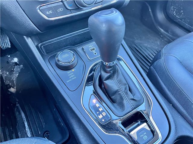 2021 Jeep Cherokee Altitude (Stk: 06019H) in Sarnia - Image 17 of 24