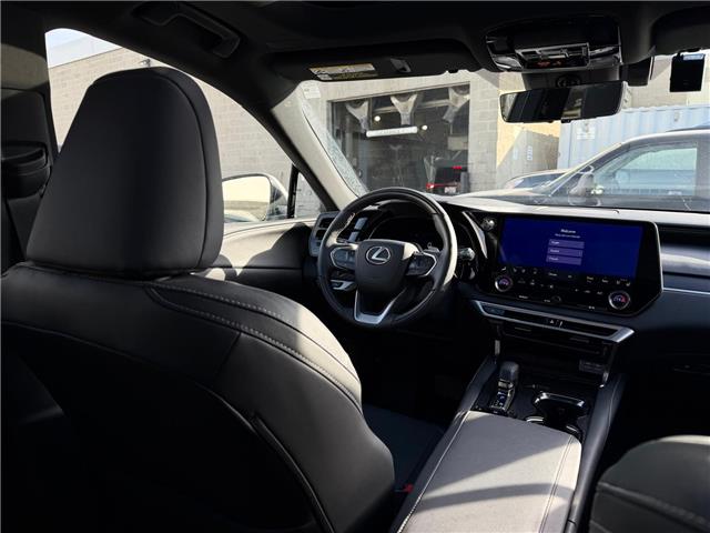 2025 Lexus RX 350h Base (Stk: 251411A) in Calgary - Image 17 of 18