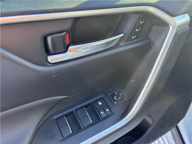 2019 Toyota RAV4 XLE (Stk: M6074) in Sarnia - Image 19 of 33