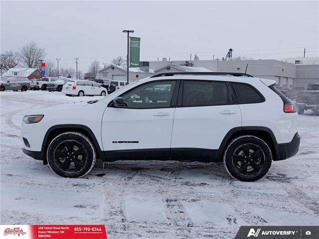 2022 Jeep Cherokee Altitude (Stk: 260061) in Essex-Windsor - Image 3 of 31