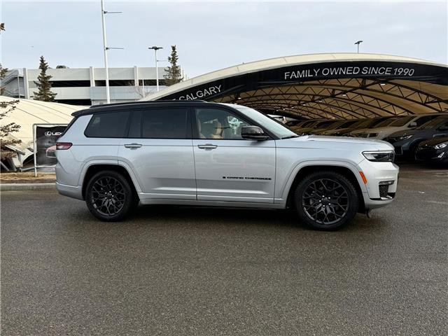 2025 Jeep Grand Cherokee L Summit (Stk: 260270A) in Calgary - Image 2 of 23