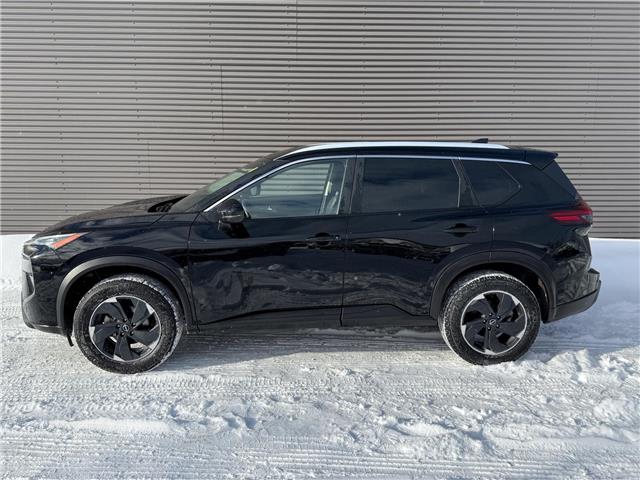 2025 Nissan Rogue SV Moonroof (Stk: U11079) in London - Image 3 of 25