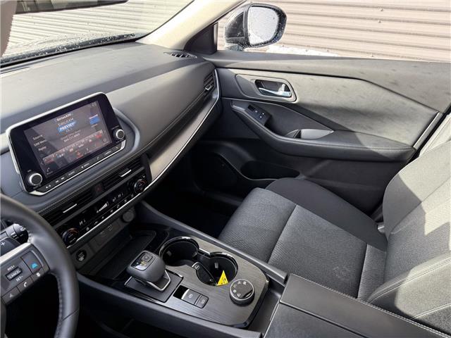 2025 Nissan Rogue SV Moonroof (Stk: U11079) in London - Image 18 of 25