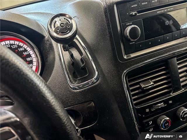 2016 Dodge Grand Caravan SE/SXT (Stk: 165122) in London - Image 18 of 26