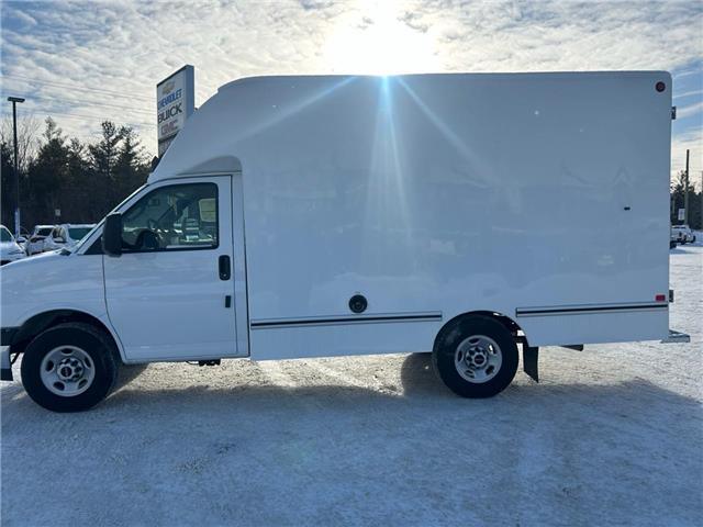 2025 GMC Savana Cutaway Work Van (Stk: 250679) in Ottawa - Image 2 of 30
