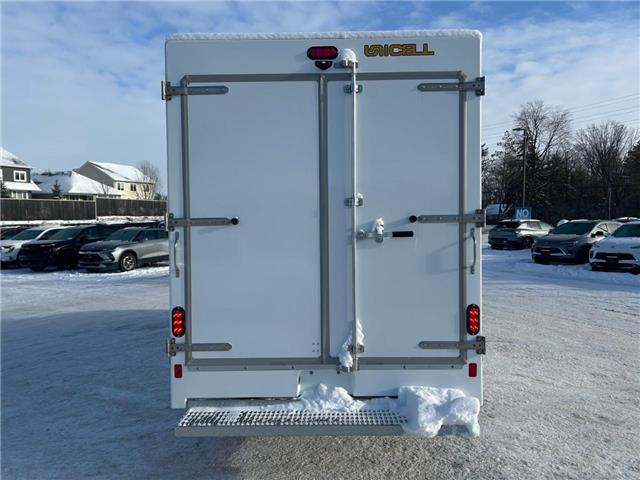 2025 GMC Savana Cutaway Work Van (Stk: 250679) in Ottawa - Image 4 of 30