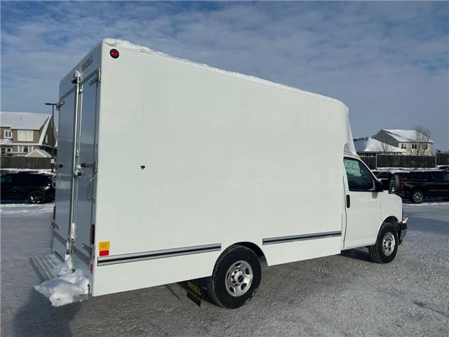 2025 GMC Savana Cutaway Work Van (Stk: 250679) in Ottawa - Image 5 of 30