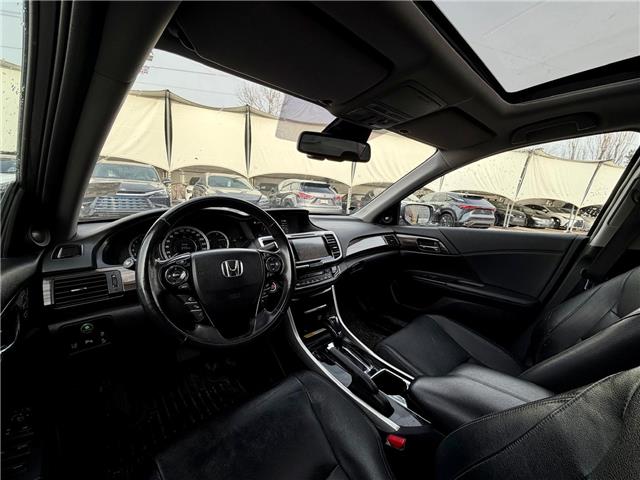 2016 Honda Accord Touring (Stk: 260083C) in Calgary - Image 7 of 18
