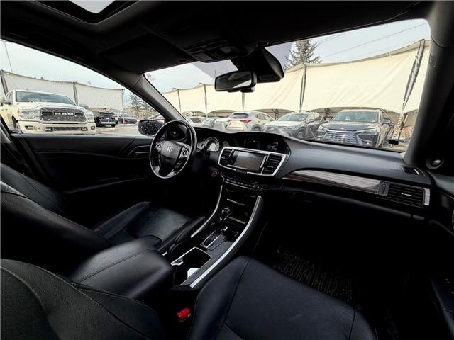 2016 Honda Accord Touring (Stk: 260083C) in Calgary - Image 9 of 18
