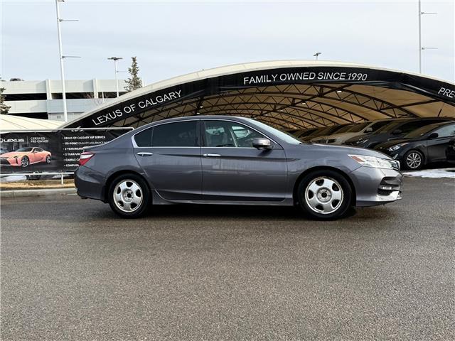 2016 Honda Accord Touring (Stk: 260083C) in Calgary - Image 2 of 18