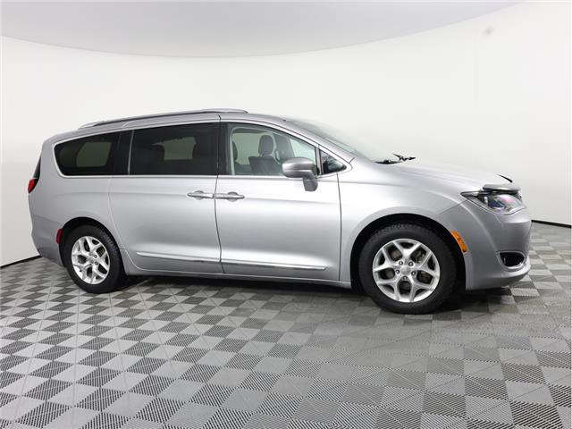 2017 Chrysler Pacifica Touring-L Plus (Stk: A20653) in Calgary - Image 5 of 22