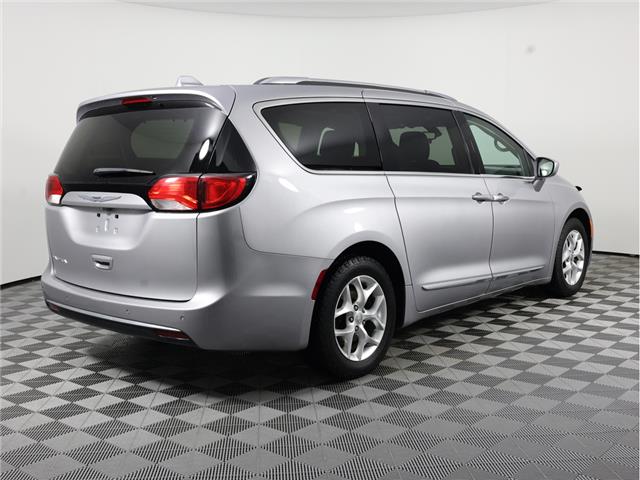 2017 Chrysler Pacifica Touring-L Plus (Stk: A20653) in Calgary - Image 6 of 22