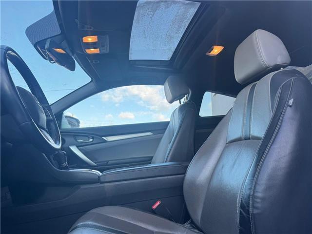 2016 Honda Civic Touring (Stk: 28233T) in Newmarket - Image 7 of 10