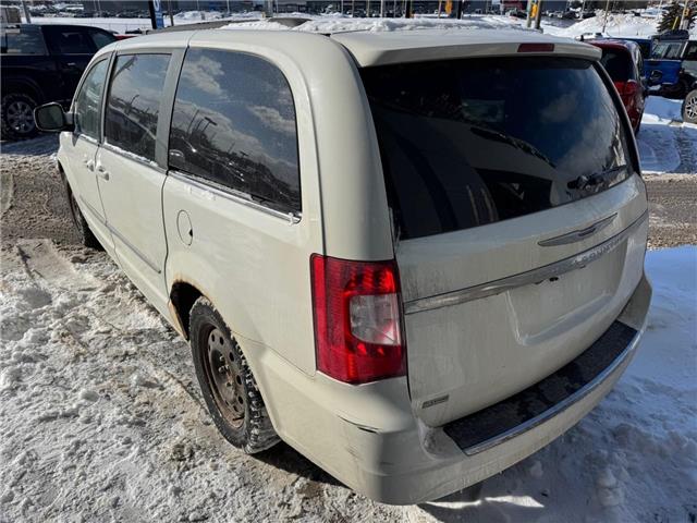 2013 Chrysler Town & Country Touring (Stk: 28303T) in Newmarket - Image 5 of 12