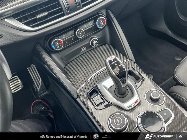 2022 Alfa Romeo Stelvio Quadrifoglio (Stk: 912181) in Victoria - Image 17 of 24