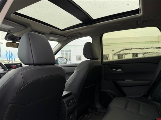 2025 Nissan Rogue Midnight Edition (Stk: 260264AB) in Calgary - Image 16 of 18