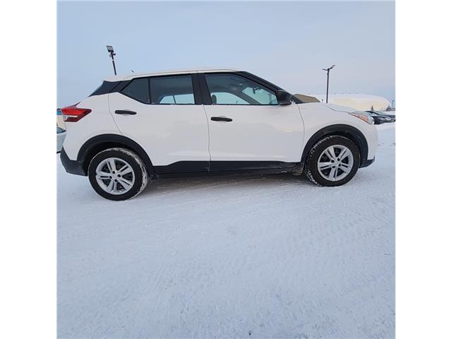 2020 Nissan Kicks S in Ottawa - Image 2 of 9