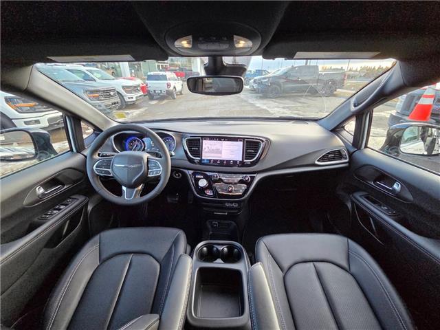 2025 Chrysler Grand Caravan SXT (Stk: 7071) in Calgary - Image 6 of 9