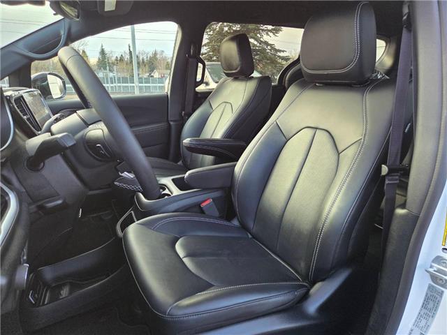 2025 Chrysler Grand Caravan SXT (Stk: 7071) in Calgary - Image 8 of 9
