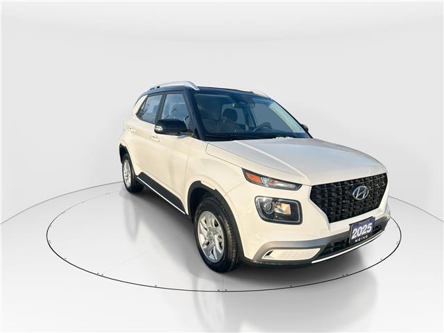 2025 Hyundai Venue Preferred w/Two-Tone (Stk: 16U101621) in Markham - Image 2 of 12