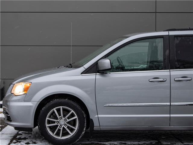 2013 Chrysler Town & Country Touring (Stk: TR5040) in Windsor - Image 2 of 23