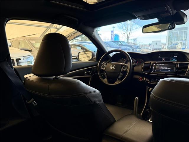 2017 Honda Accord Touring (Stk: 260216B) in Calgary - Image 13 of 14