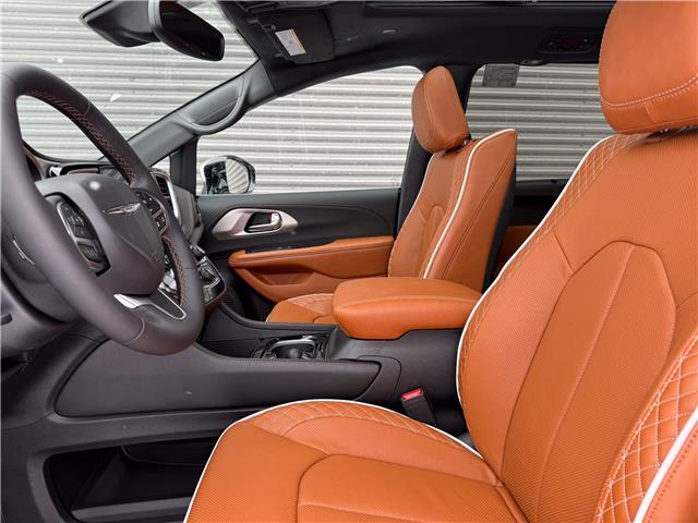 2026 Chrysler Pacifica Pinnacle (Stk: 26145) in London - Image 10 of 32