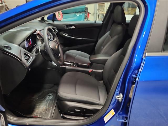 2017 Chevrolet Cruze LT Auto (Stk: 165250) in London - Image 5 of 10