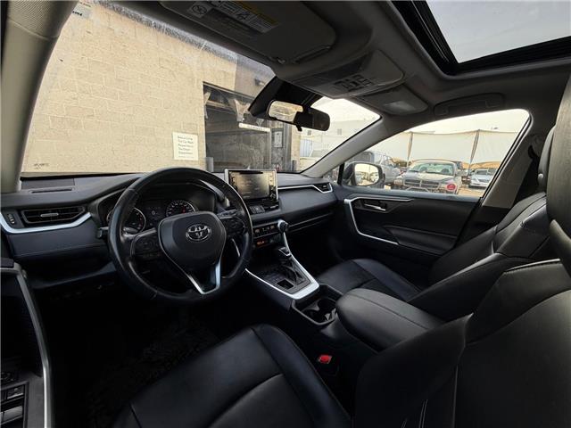 2019 Toyota RAV4 XLE (Stk: 260061B) in Calgary - Image 7 of 18