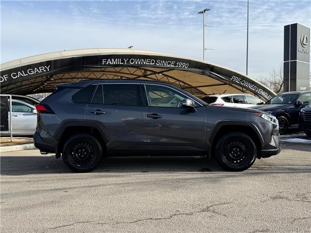 2019 Toyota RAV4 XLE (Stk: 260061B) in Calgary - Image 2 of 18