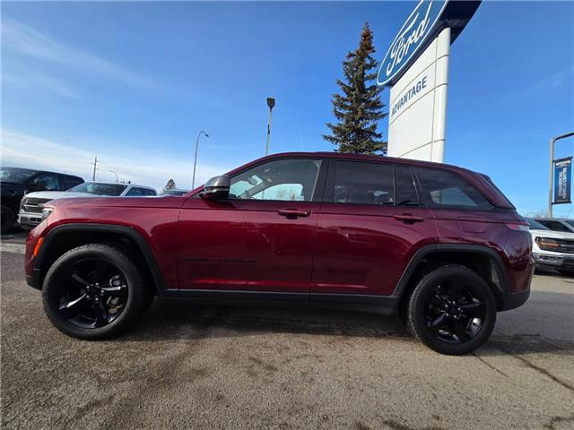 2023 Jeep Grand Cherokee Laredo (Stk: 7073) in Calgary - Image 2 of 11