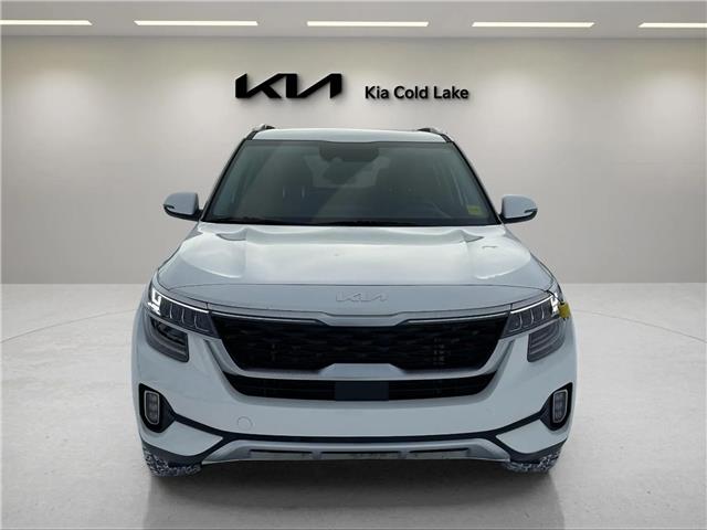 2023 Kia Seltos SX Turbo w/Burgundy Interior (Stk: SP26046A) in Cold Lake - Image 2 of 17