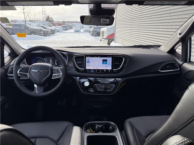 2026 Chrysler Grand Caravan SXT (Stk: 26142) in London - Image 16 of 28