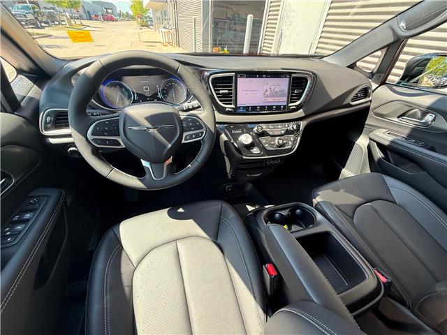 2025 Chrysler Grand Caravan SXT (Stk: 25503D) in London - Image 7 of 19