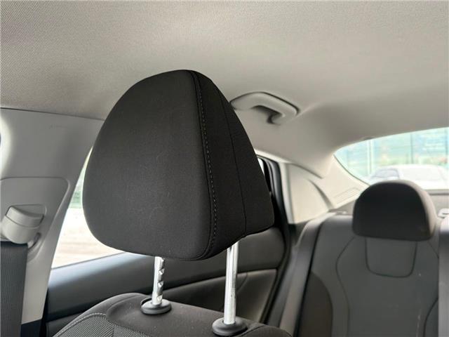 2023 Hyundai Elantra ESSENTIAL (Stk: 107055) in London - Image 7 of 8