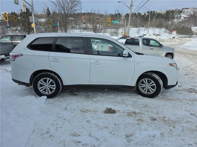 2014 Mitsubishi Outlander SE (Stk: ZOUTLANDER) in Sudbury - Image 6 of 17