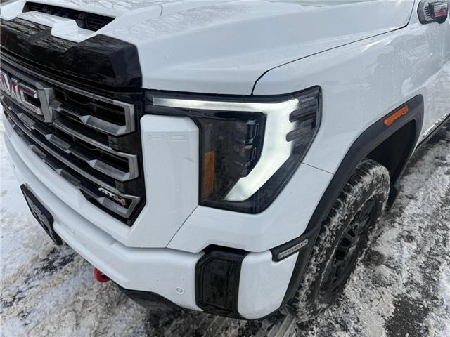 2025 GMC Sierra 2500HD AT4 (Stk: 165289) in London - Image 4 of 12