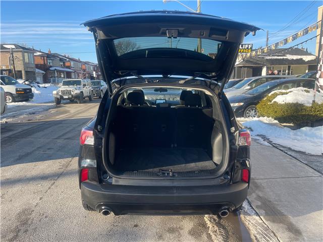 2021 Ford Escape SE in Scarborough - Image 9 of 25