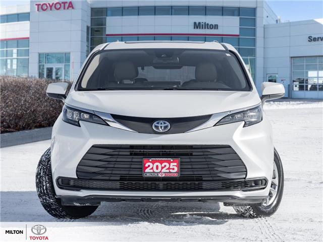 2025 Toyota Sienna XLE 8-Passenger (Stk: 239203) in Milton - Image 2 of 27