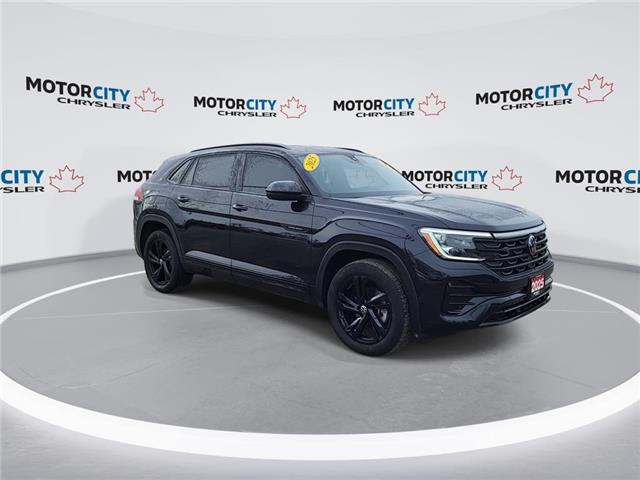 2025 Volkswagen Atlas Cross Sport 2.0 TSI Comfortline R-Line Black Edition (Stk: 260037A) in Windsor - Image 2 of 21