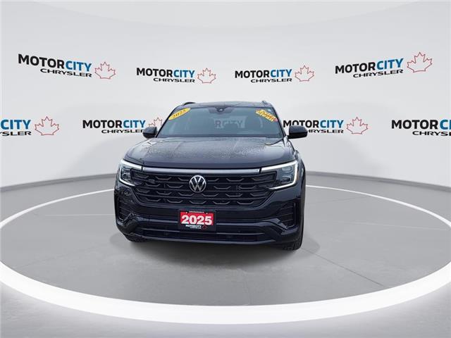 2025 Volkswagen Atlas Cross Sport 2.0 TSI Comfortline R-Line Black Edition (Stk: 260037A) in Windsor - Image 3 of 21