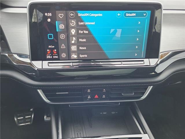 2025 Volkswagen Atlas Cross Sport 2.0 TSI Comfortline R-Line Black Edition (Stk: 260037A) in Windsor - Image 13 of 21