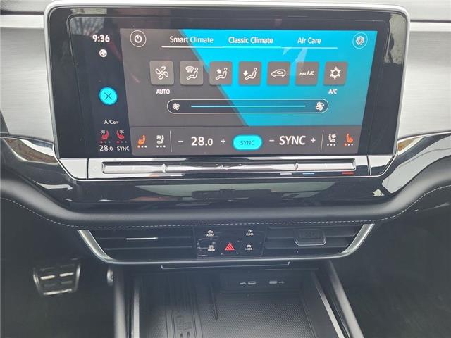 2025 Volkswagen Atlas Cross Sport 2.0 TSI Comfortline R-Line Black Edition (Stk: 260037A) in Windsor - Image 16 of 21