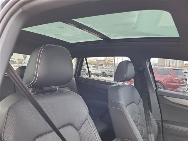 2025 Volkswagen Atlas Cross Sport 2.0 TSI Comfortline R-Line Black Edition (Stk: 260037A) in Windsor - Image 18 of 21