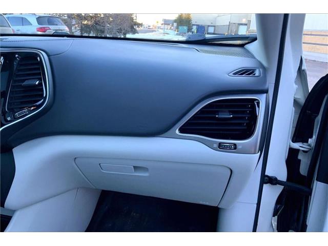 2019 Jeep Cherokee Overland (Stk: TSR86531) in Sherwood Park - Image 14 of 30