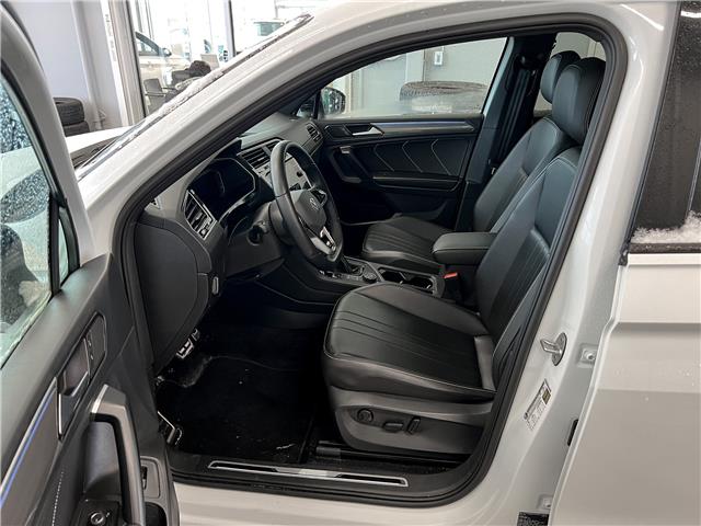 2024 Volkswagen Tiguan Comfortline R-Line Black Edition (Stk: 25169B) in Prince Albert - Image 7 of 12