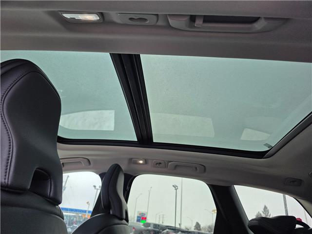 2022 Volvo XC60 B6 Momentum in Kemptville - Image 12 of 17