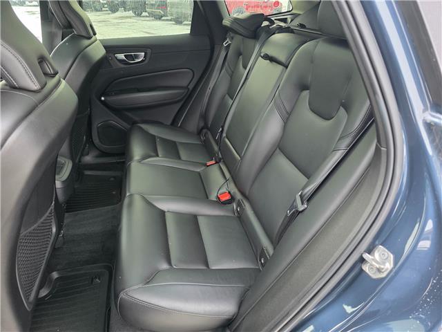 2022 Volvo XC60 B6 Momentum in Kemptville - Image 14 of 17