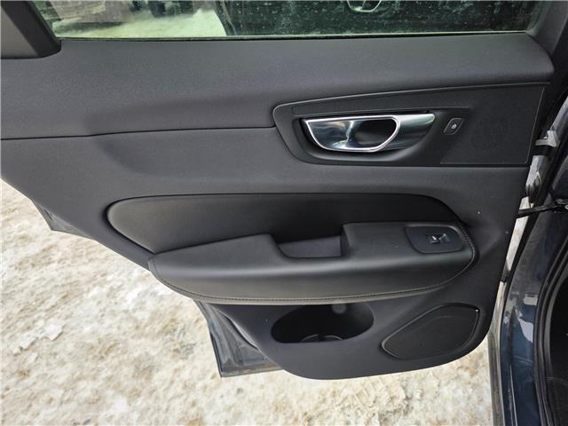2022 Volvo XC60 B6 Momentum in Kemptville - Image 13 of 17